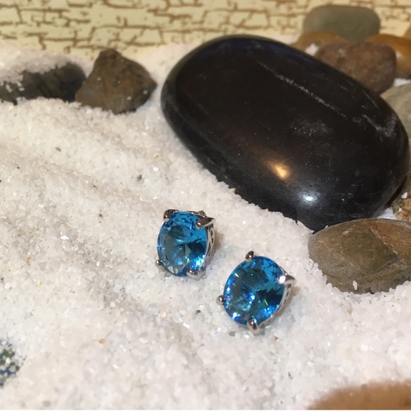 Luxurious 2ct Blue Topaz 925 Sterling Silver Oval Stud Handmade Earrings - Picture 2 of 10